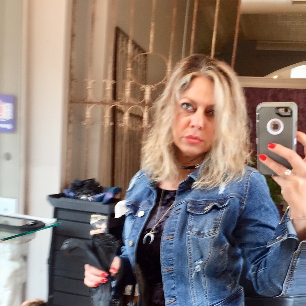 Meet your Posher, Jeanine